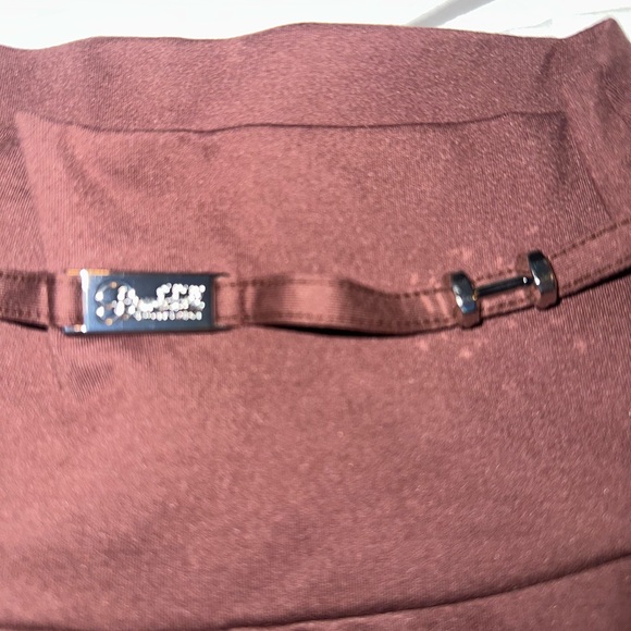 Bombshell - Picture 3 of 4